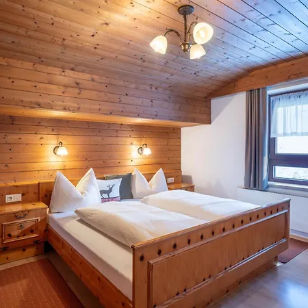 Gmuenderklause בית הארחה