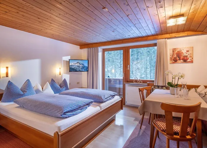 Gmuenderklause בית הארחה