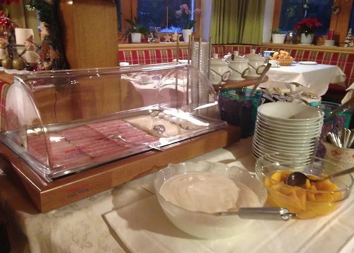 Gmuenderklause בית הארחה